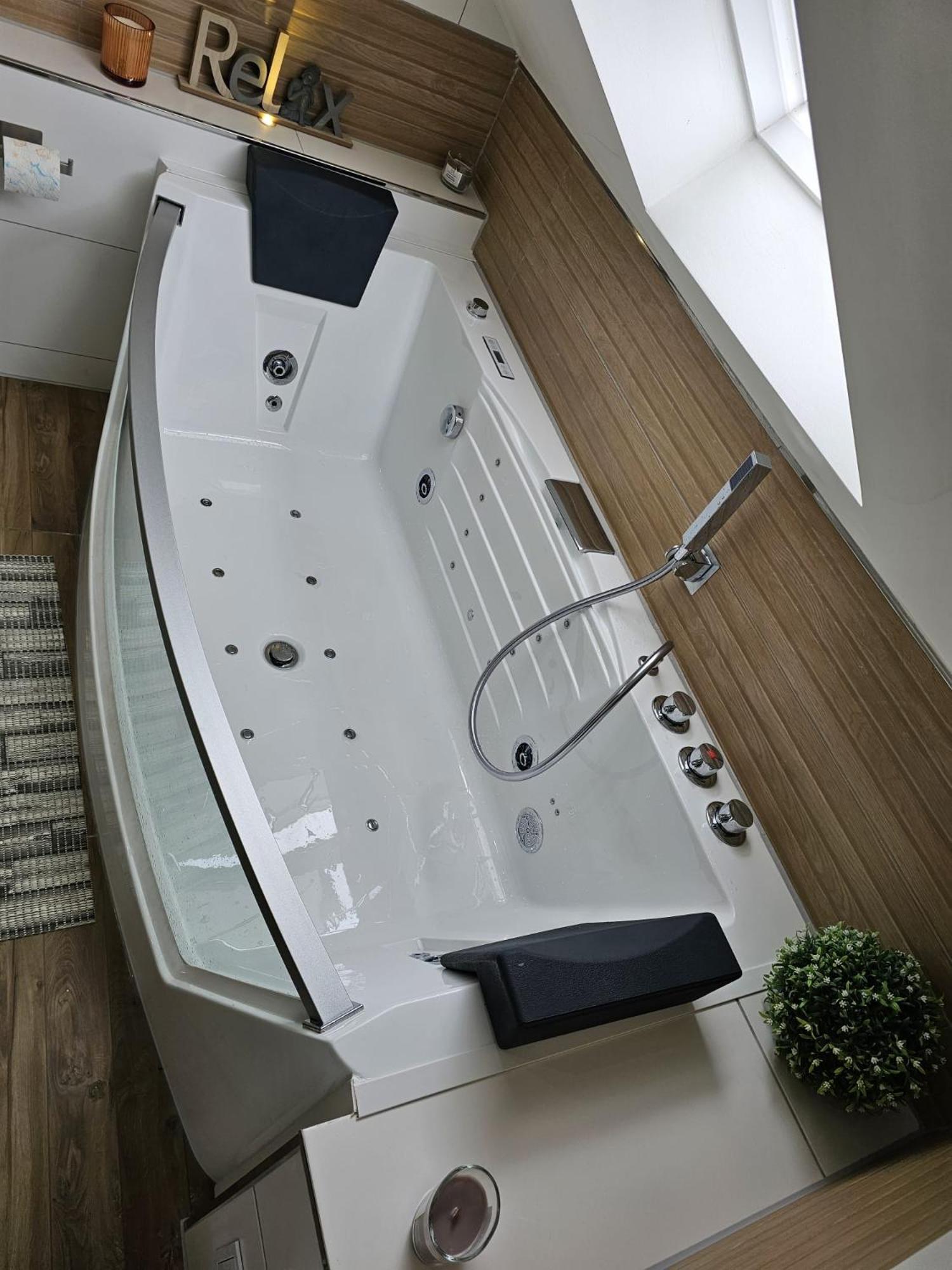 Tautraum Suite Mit Whirlpool Und Gruenem Ausblick Wilhelmshaven Exterior foto